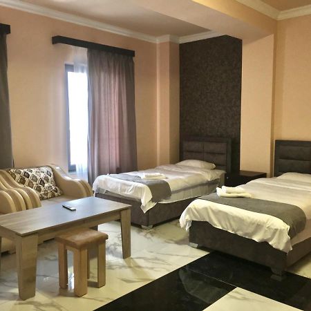 Rp Hotel  Jerevan Buitenkant foto