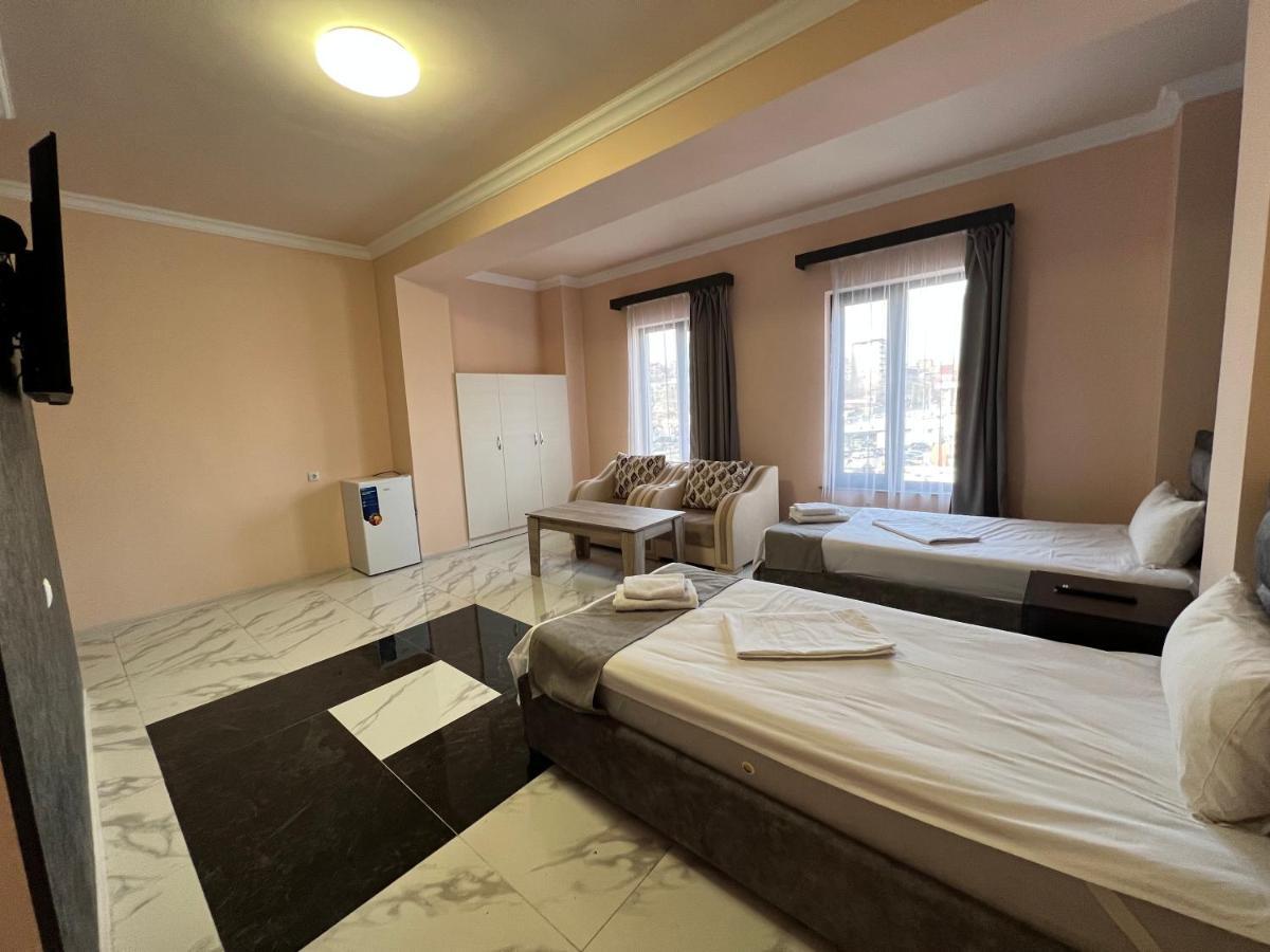 Rp Hotel  Jerevan Buitenkant foto