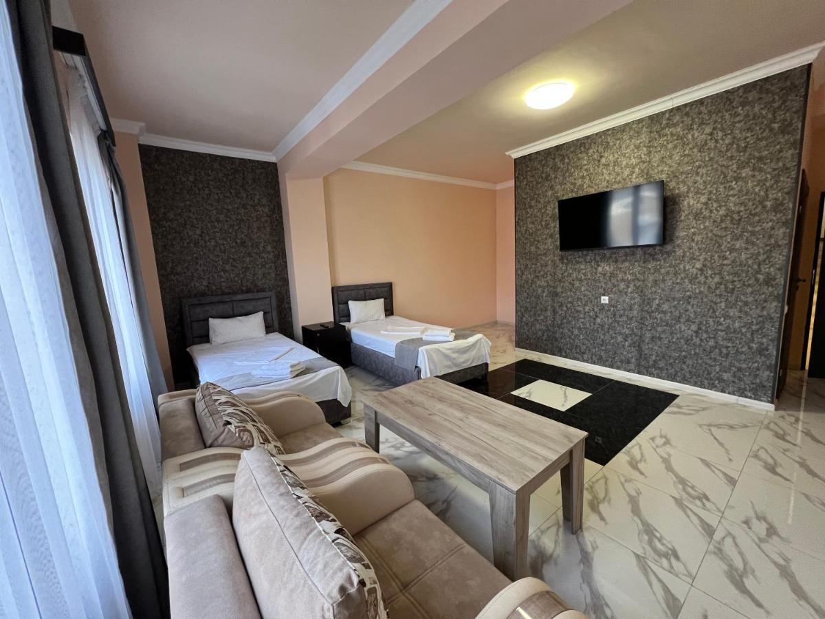 Rp Hotel  Jerevan Buitenkant foto