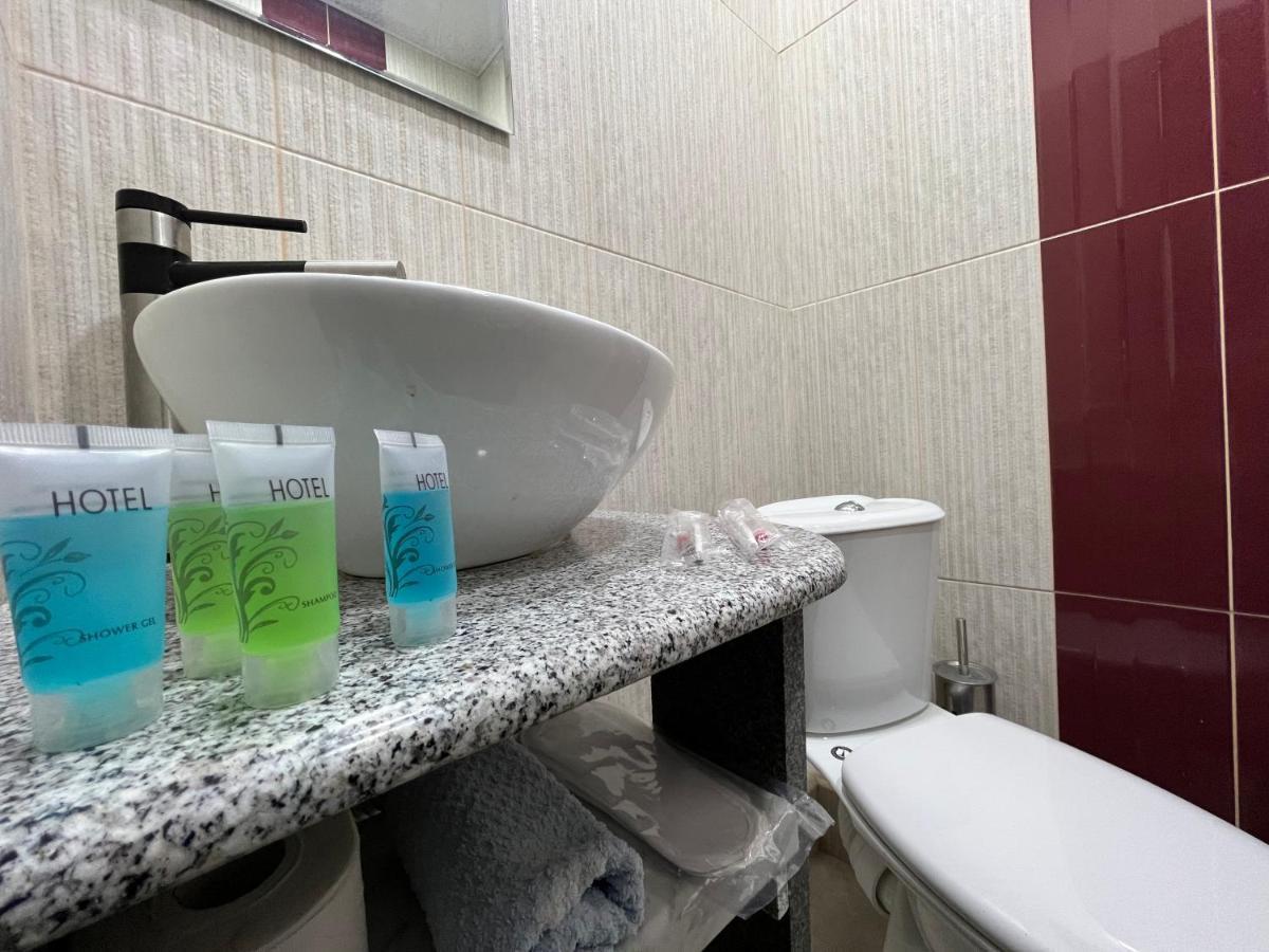 Rp Hotel  Jerevan Buitenkant foto