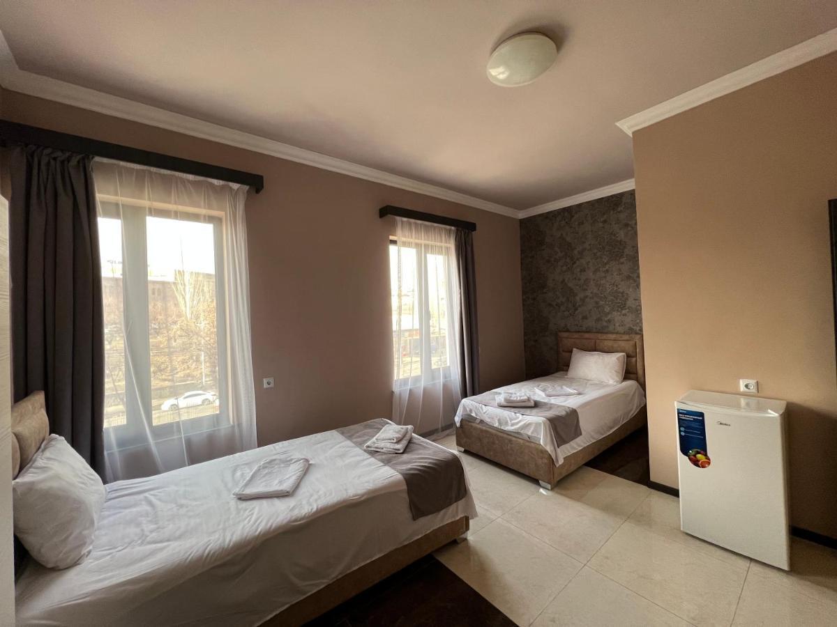 Rp Hotel  Jerevan Buitenkant foto