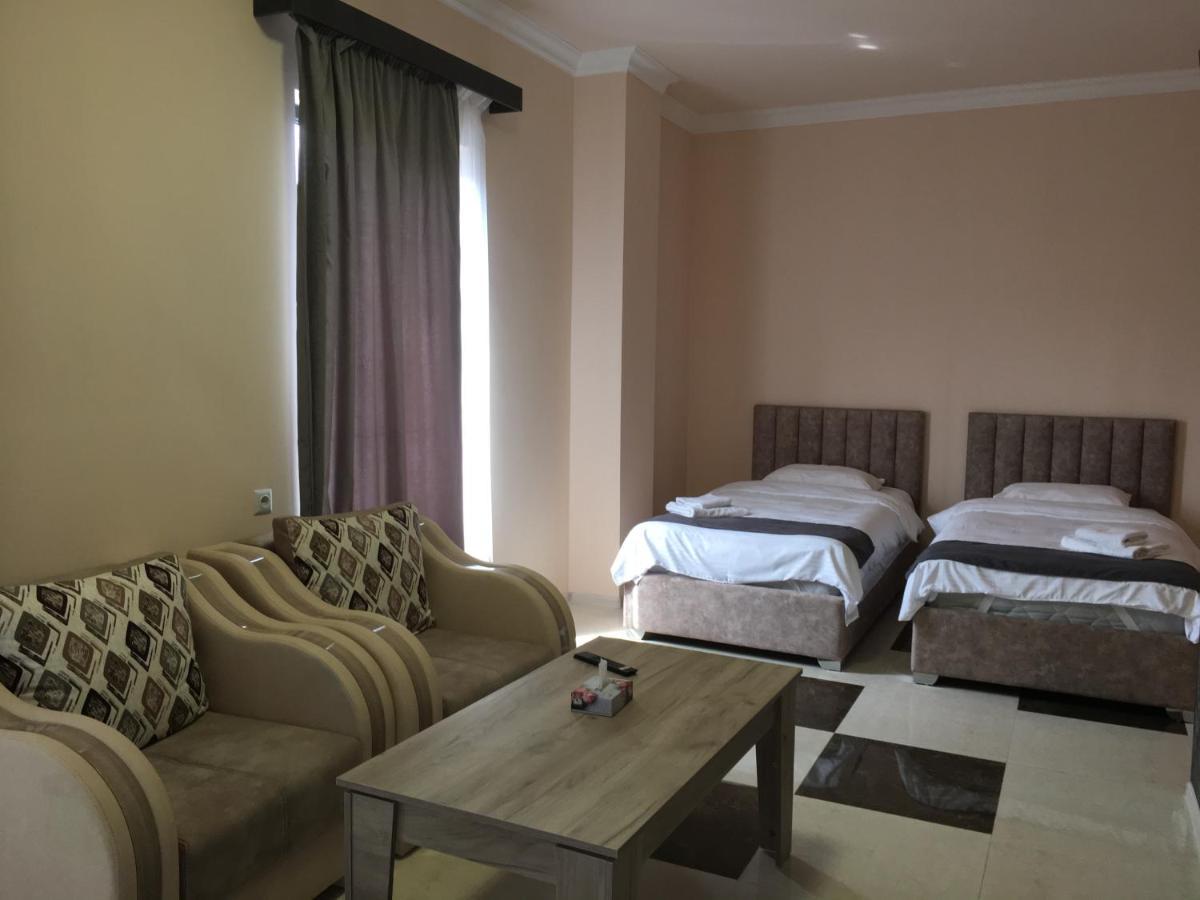 Rp Hotel  Jerevan Buitenkant foto
