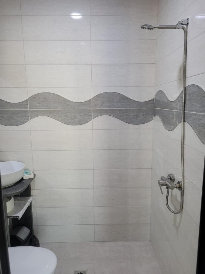 Rp Hotel  Jerevan Buitenkant foto
