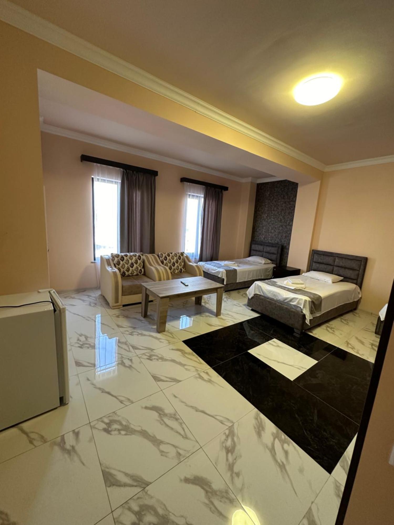 Rp Hotel  Jerevan Buitenkant foto